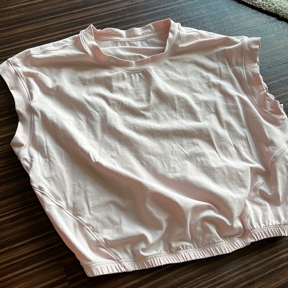 Lululemon cropped tee